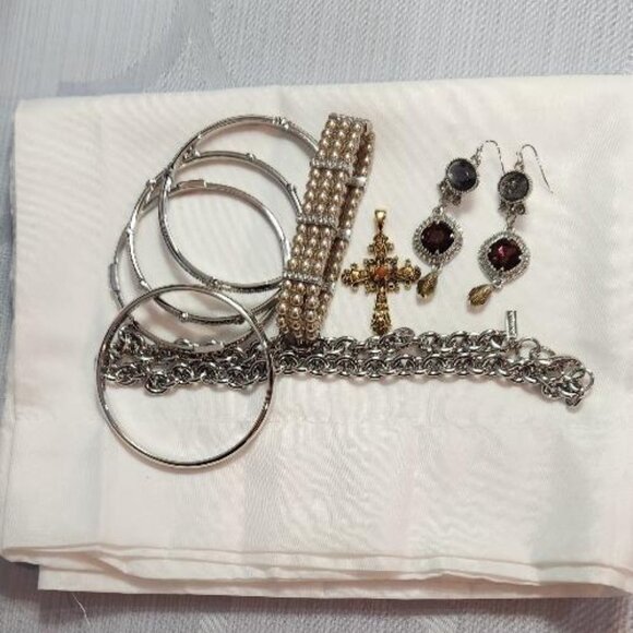 Lia Sophia Jewelry - Lot of 6 Lia Sophia jewelry items